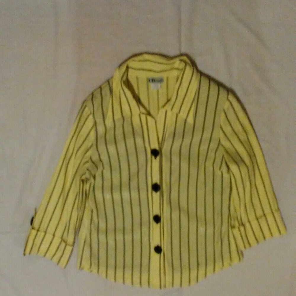 Female button down top. - Picture 3 of 3